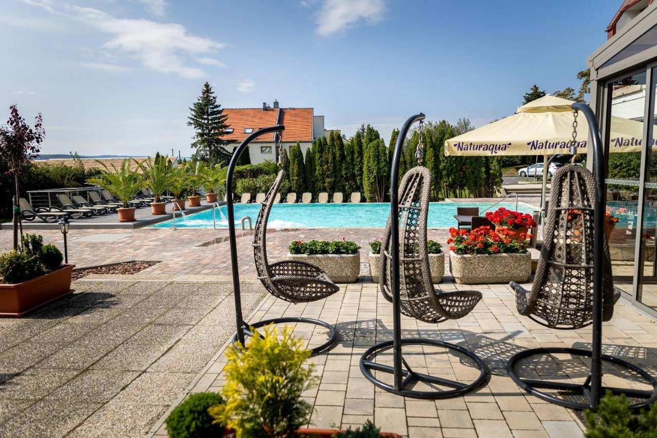 Vinosseum Bor- Es Apartmanhaz Шопрон Экстерьер фото