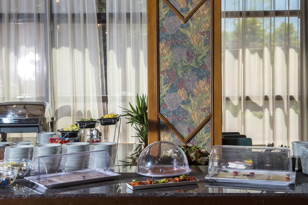 Vinosseum Bor- Es Apartmanhaz Шопрон Экстерьер фото